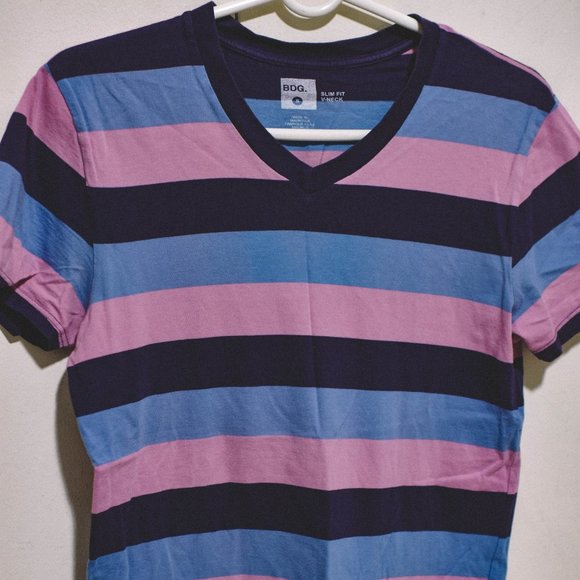 🤝 Slim Fit Striped V-Neck T-Shirt 🤝 - Picture 1 of 2